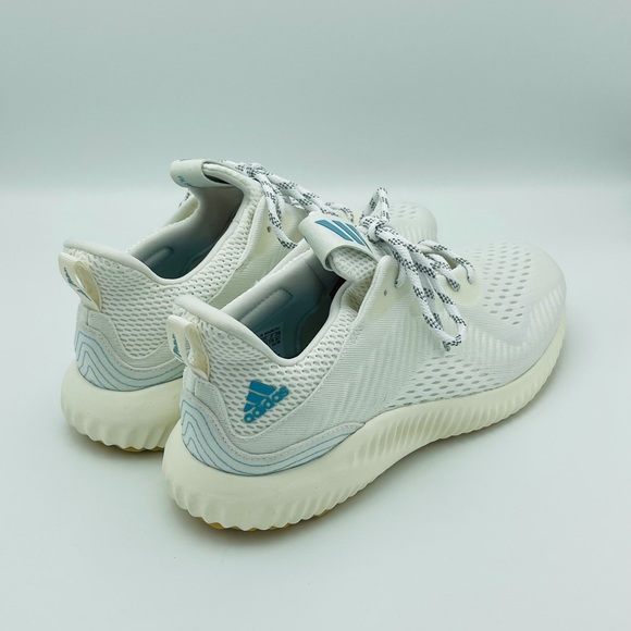 New Woman’s Adidas AlphaBounce Size 10 - Picture 7 of 12